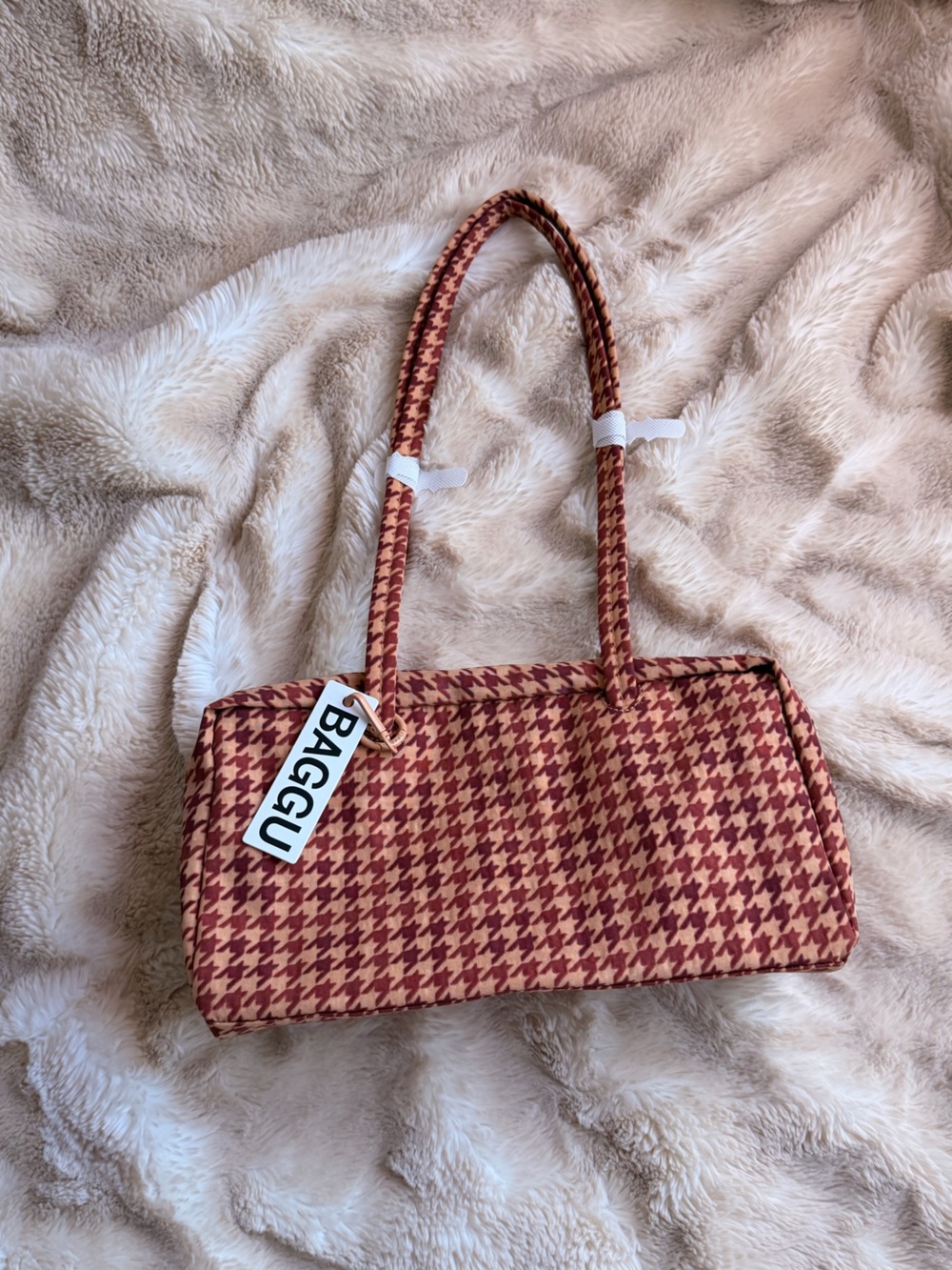 BAGGU Bowler Bag in Tan Houndstooth | UO Exclusive